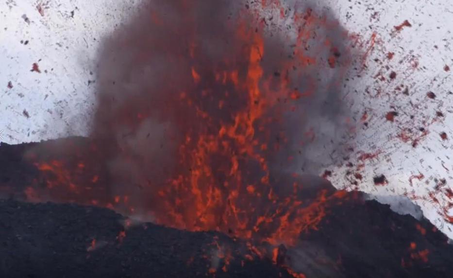 火山爆發巖漿四處噴濺的特效參考 火山爆發巖漿四處噴濺的特效參考