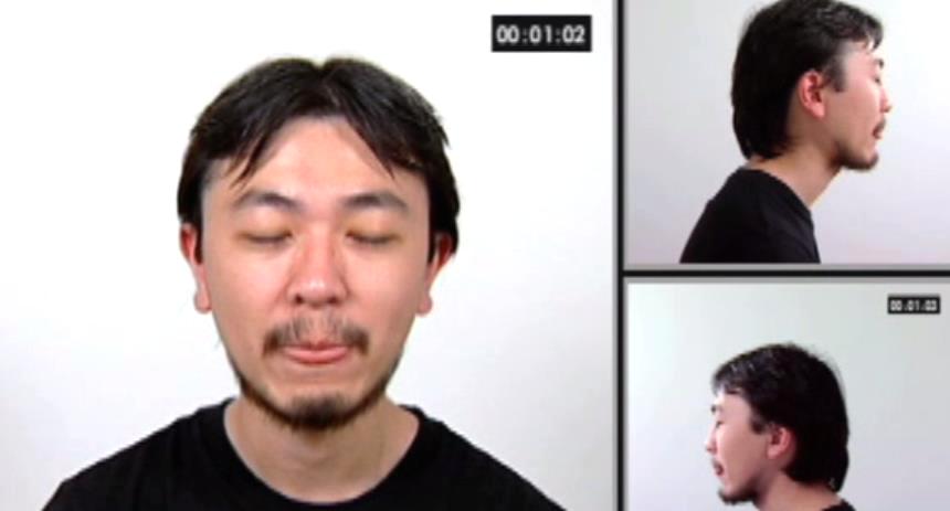 男人舔嘴唇表情