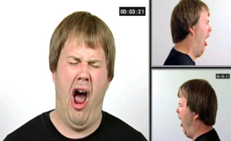 男人打哈欠要睡覺的表情參考 男人打哈欠要睡覺的表情參考